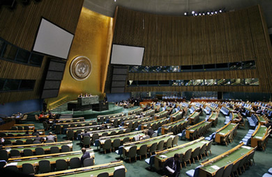 15 septembre 2008 : L’Assemblée générale des Nations Unies observe la Journée internationale de la démocratie. Photo ONU/Mark Garten